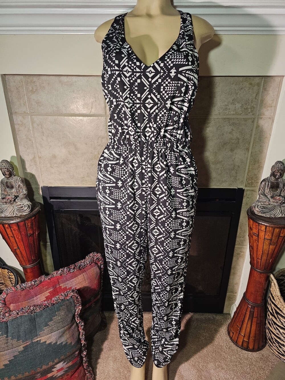 DIZZIRE sleeveless black & white geometric tribal patterned women's jumpsuit. M